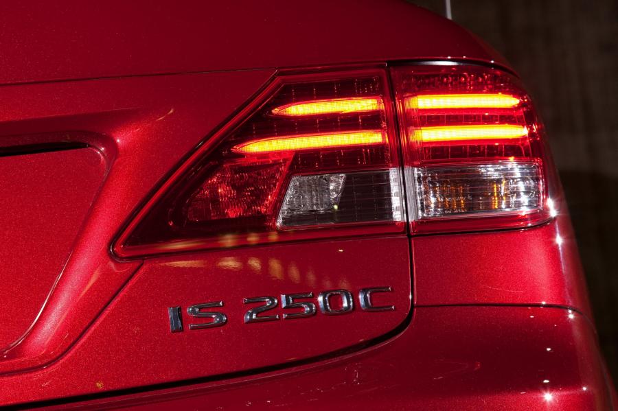  Lexus IS250C 2008 года  (фото 110 из 113)